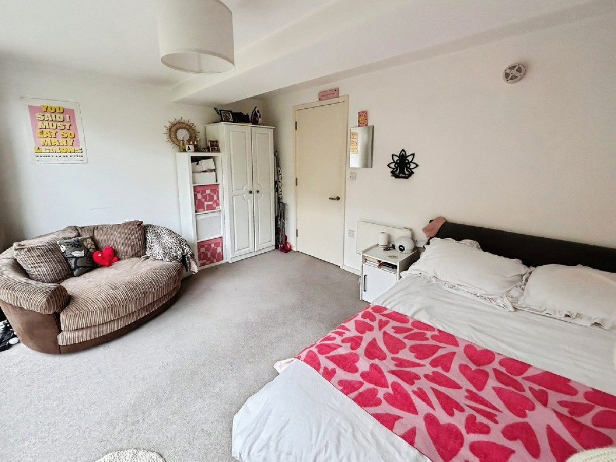 Saxton, The Avenue, Leeds