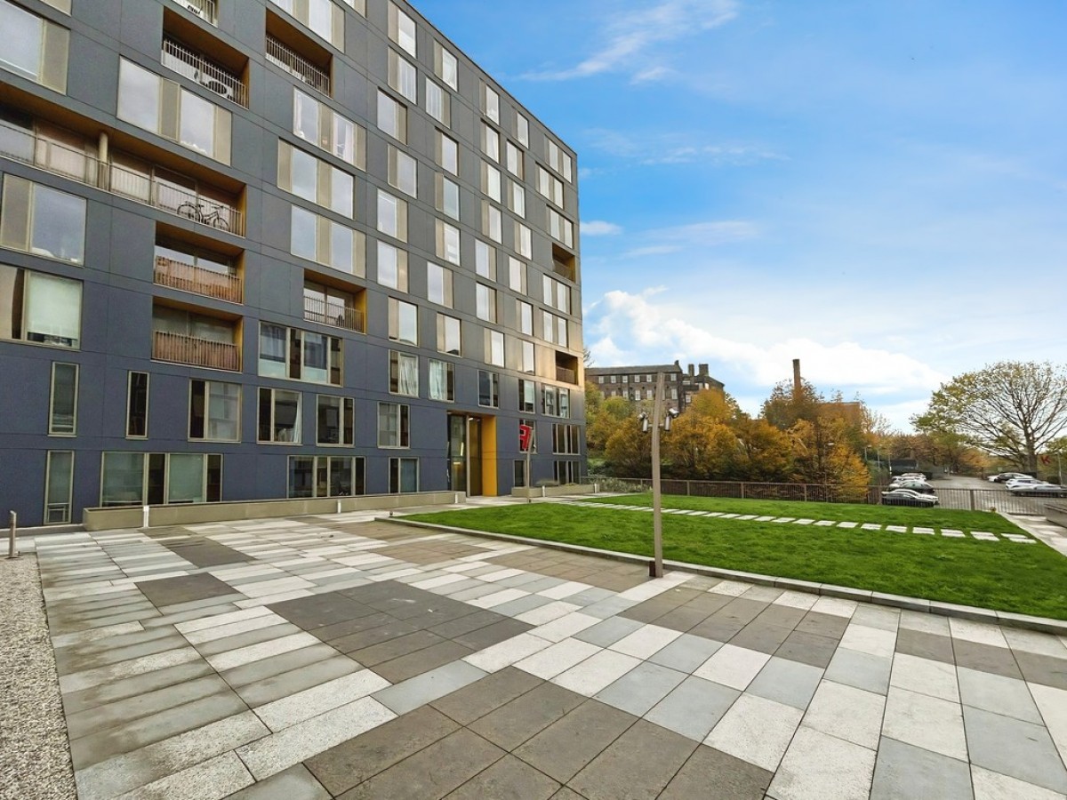 Saxton, The Avenue, Leeds