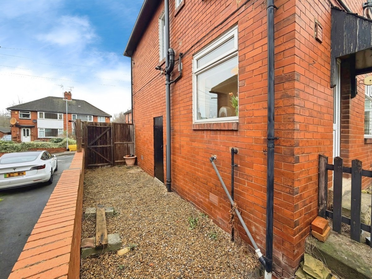 Birfed Crescent, Burley