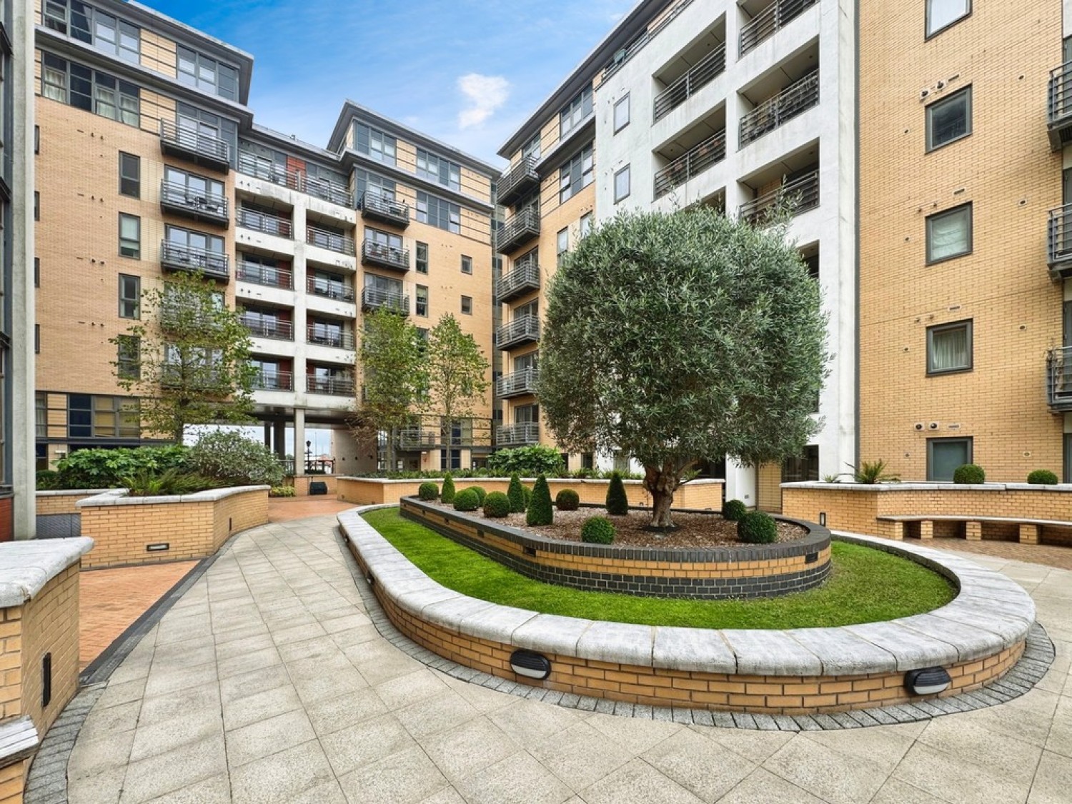 1 bedroom Flat for Sale Cromwell Court, Brewery Wharf