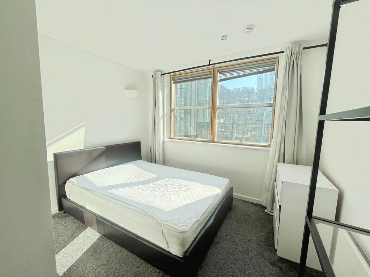 2 bedroom Flat for Sale West Point, Wellington Street