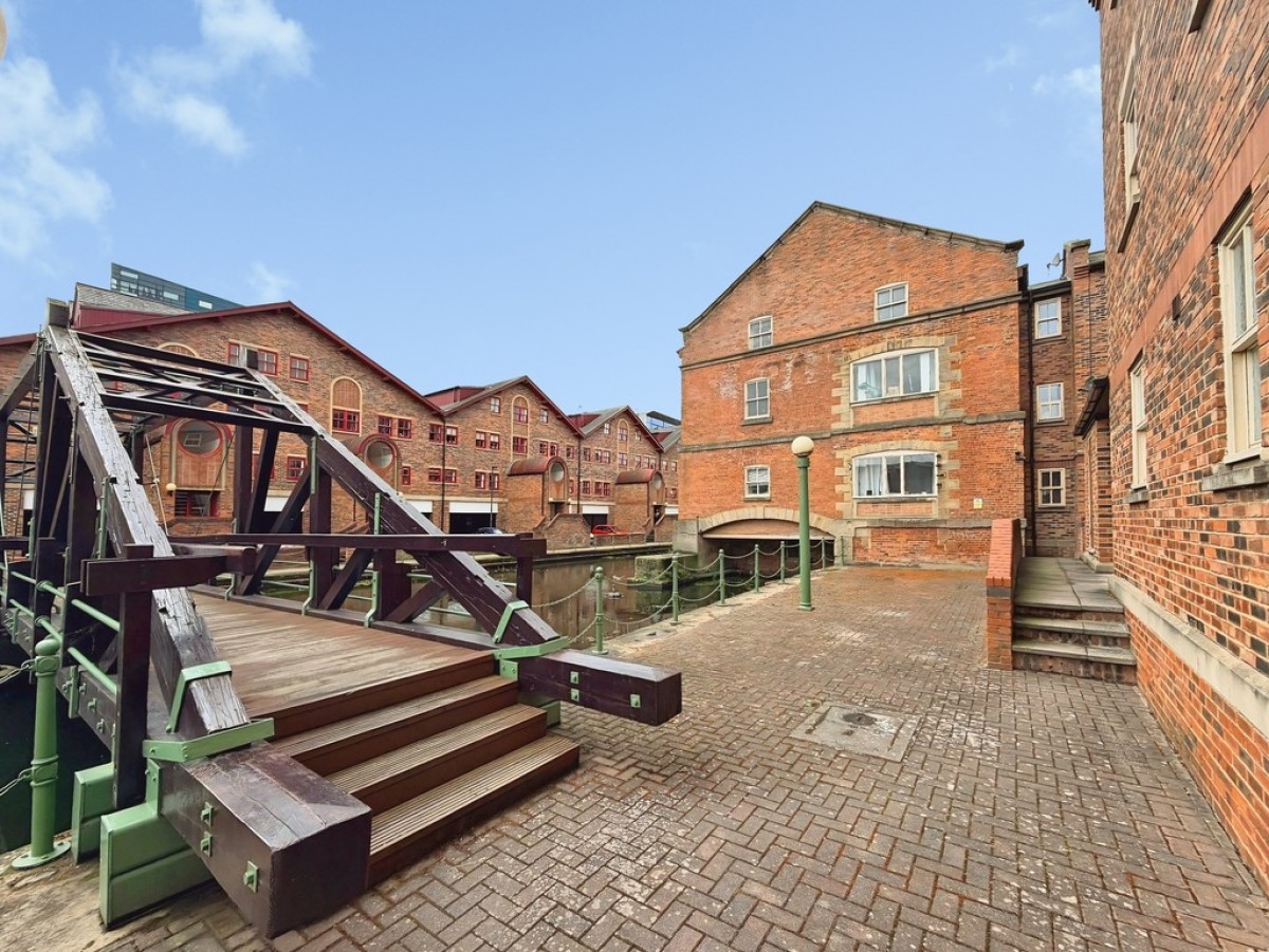 Flyboat House, Navigation Walk