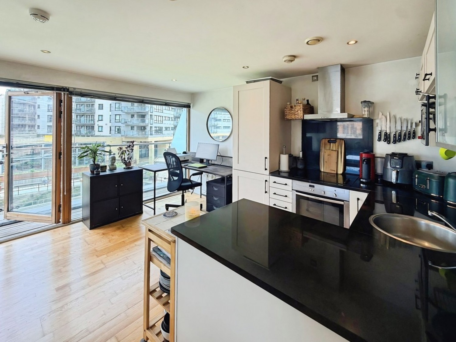 2 bedroom Flat for Sale La Salle, Leeds Dock
