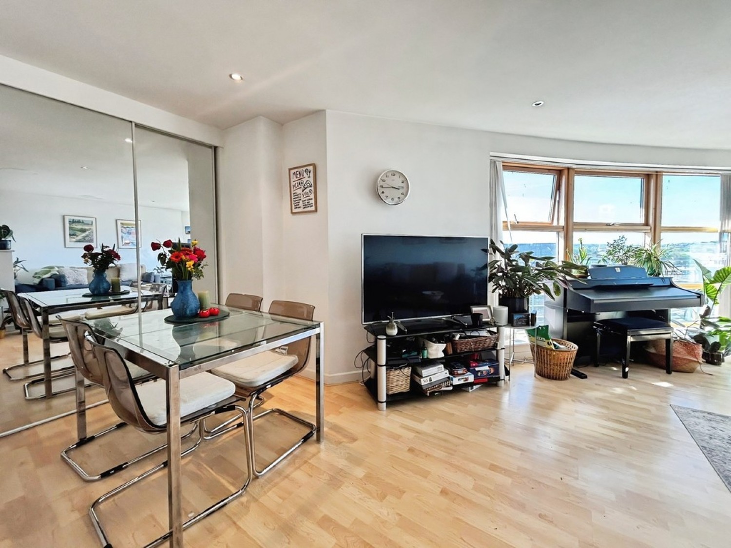 2 bedroom Flat for Sale Balmoral Place, Brewery Wharf