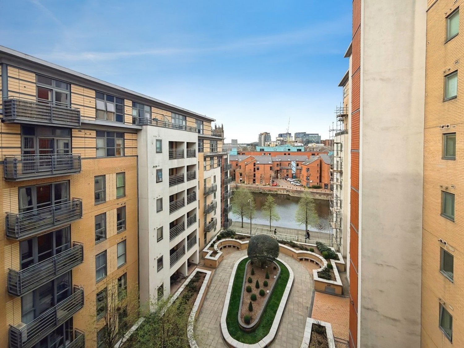 2 bedroom Flat for Sale Balmoral Place, Brewery Wharf