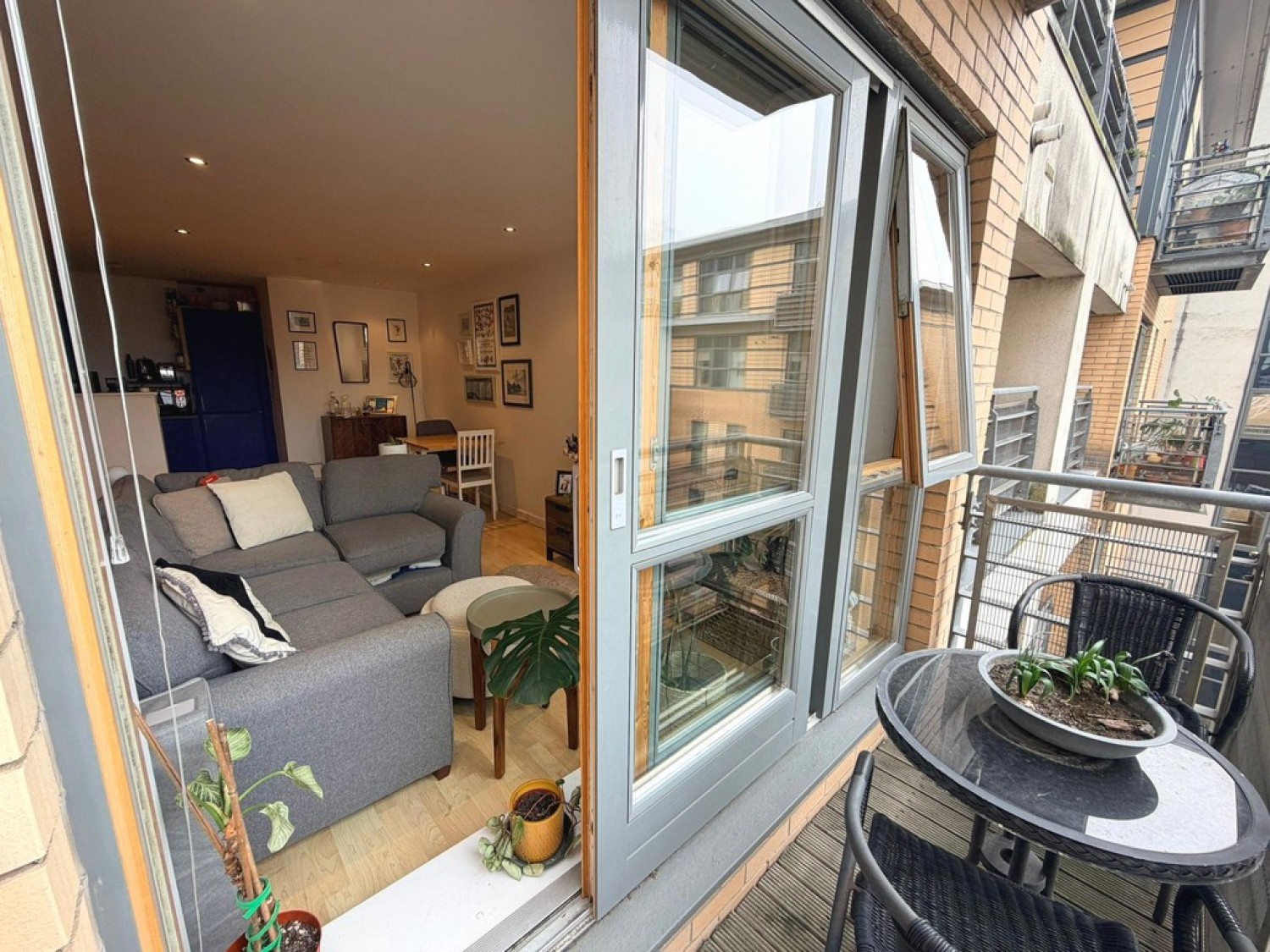2 bedroom Flat for Sale Balmoral Place, Brewery Wharf
