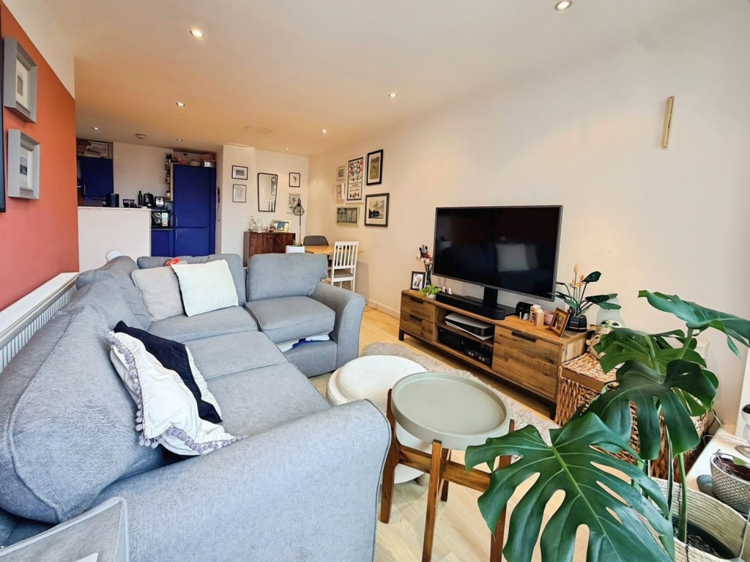 2 bedroom Flat for Sale Balmoral Place, Brewery Wharf