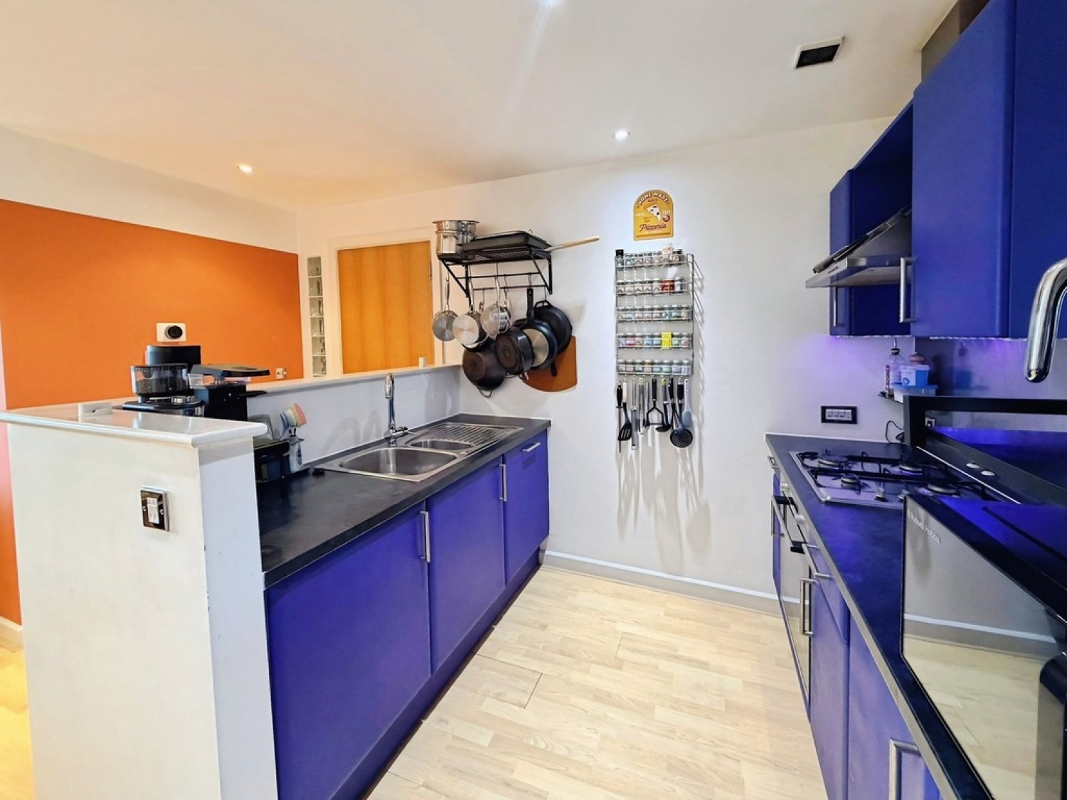 2 bedroom Flat for Sale Balmoral Place, Brewery Wharf