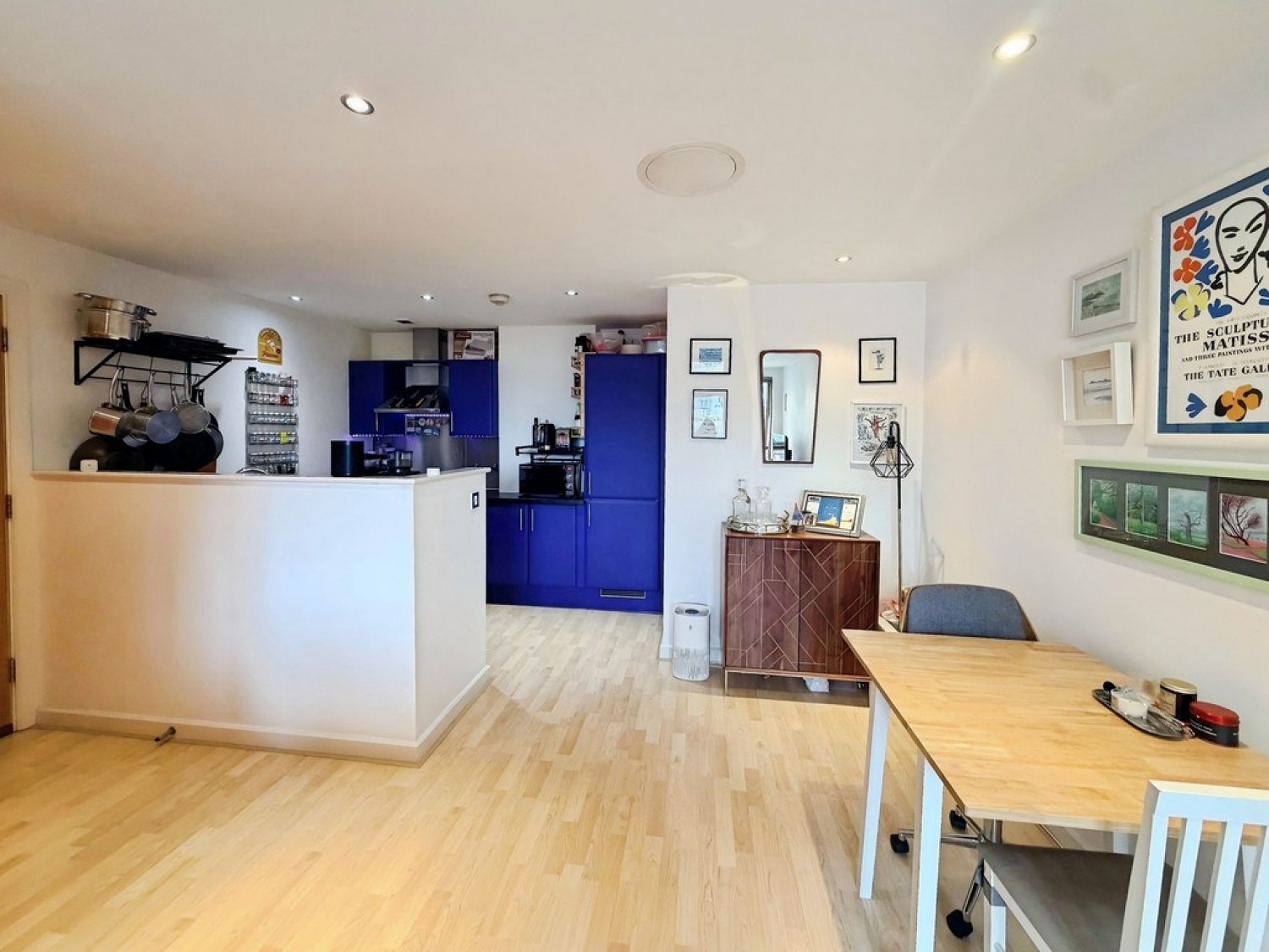 2 bedroom Flat for Sale Balmoral Place, Brewery Wharf