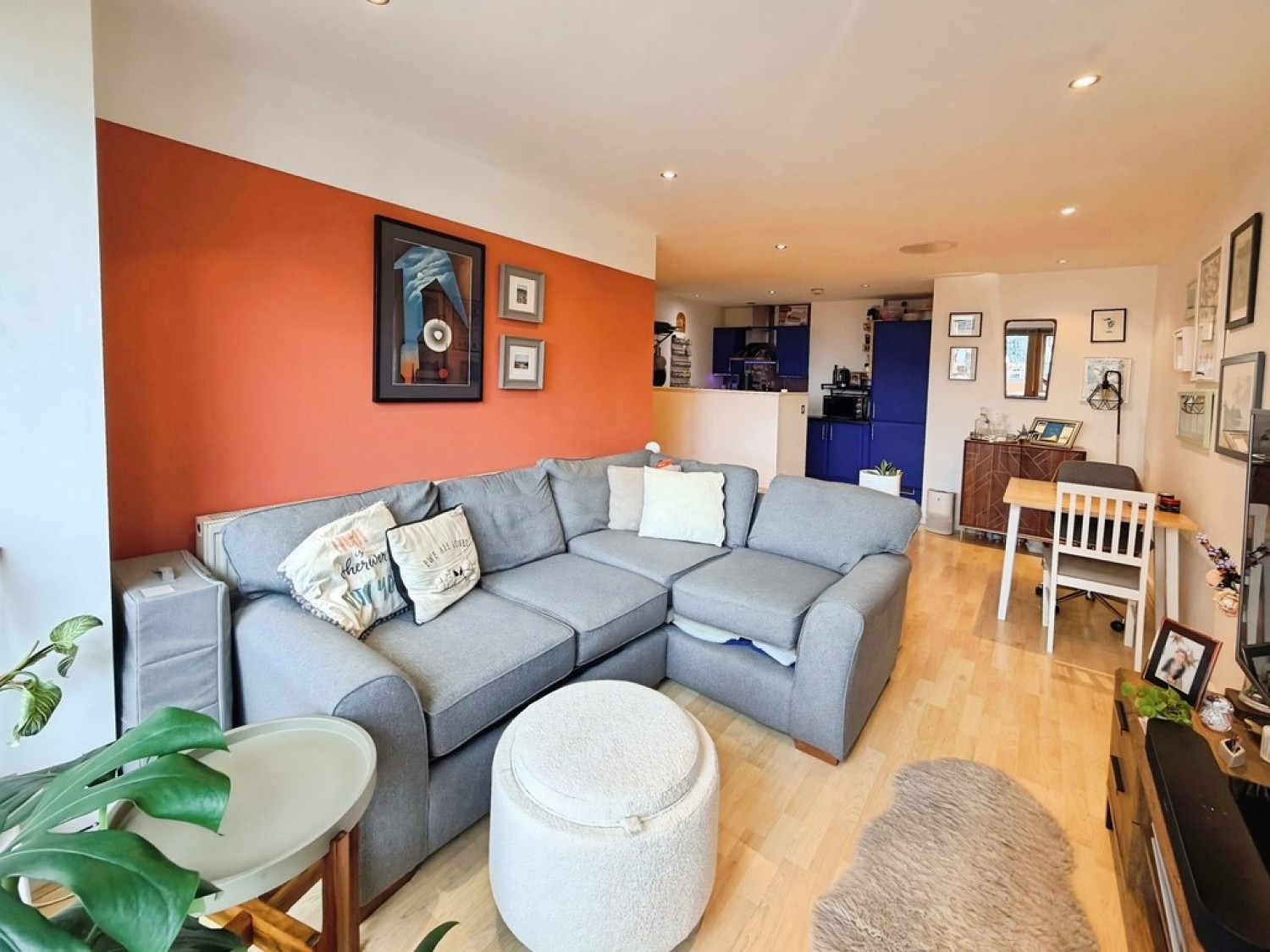 2 bedroom Flat for Sale Balmoral Place, Brewery Wharf