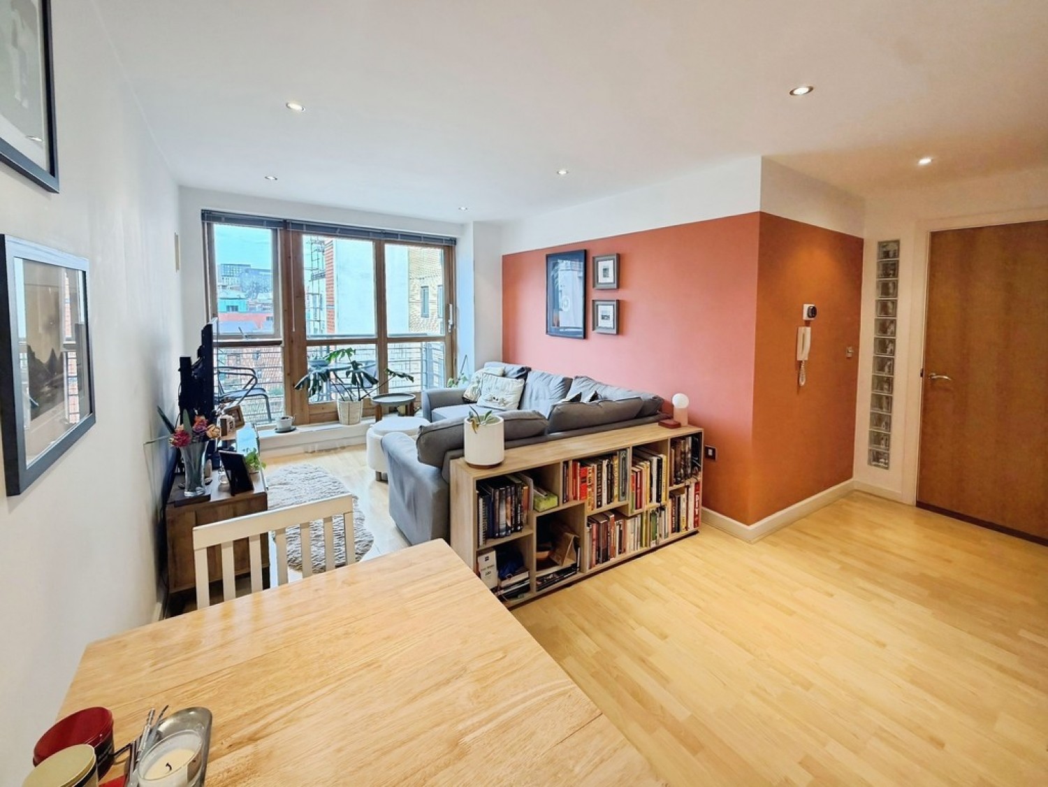 2 bedroom Flat for Sale Balmoral Place, Brewery Wharf