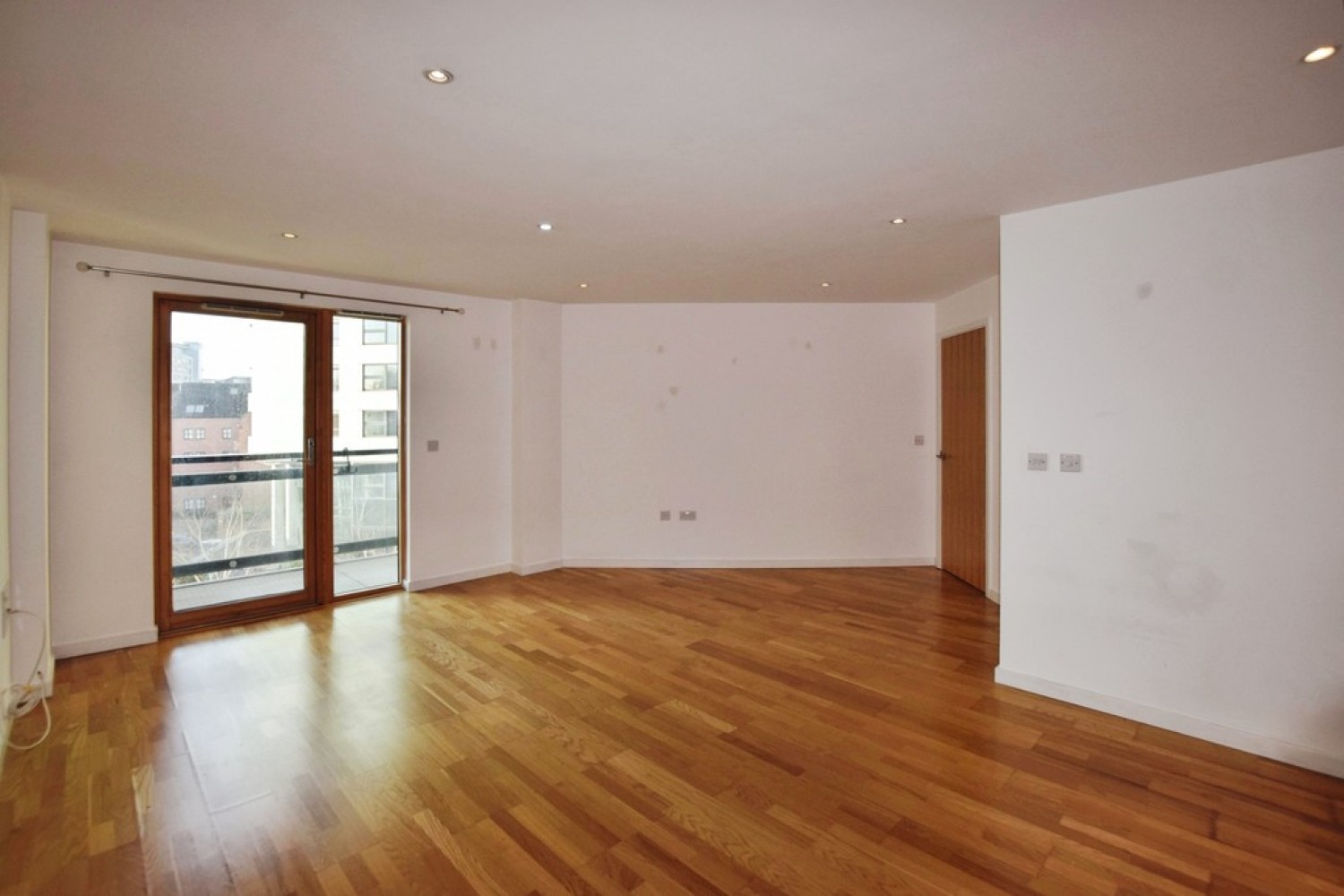 2 bedroom Flat for Sale The Gateway South, Marsh Lane