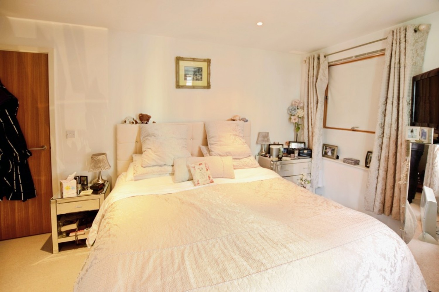 2 bedroom Flat for Sale The Gateway South, Marsh Lane