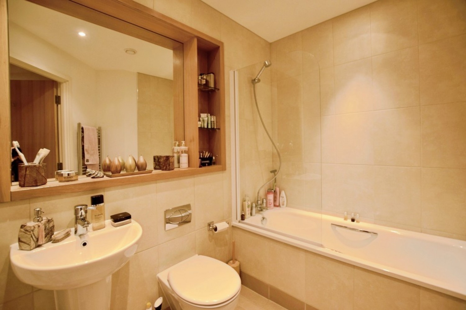 2 bedroom Flat for Sale The Gateway South, Marsh Lane