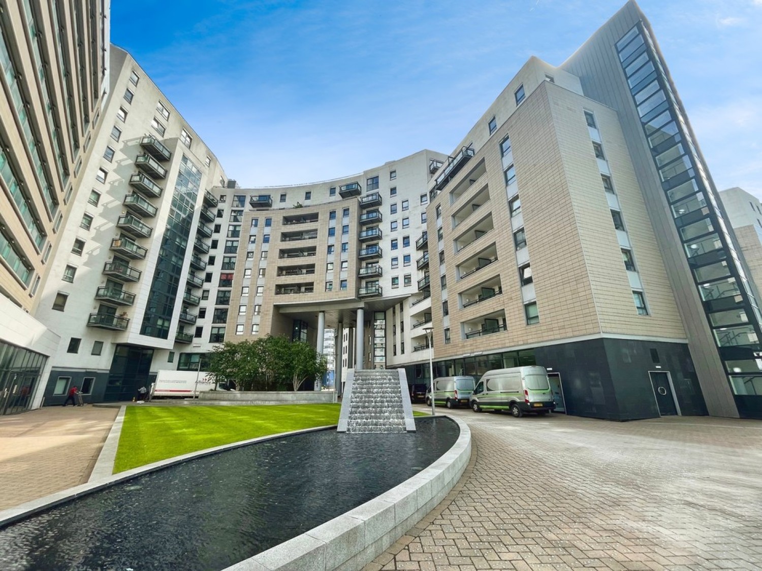 2 bedroom Flat for Sale The Gateway South, Marsh Lane