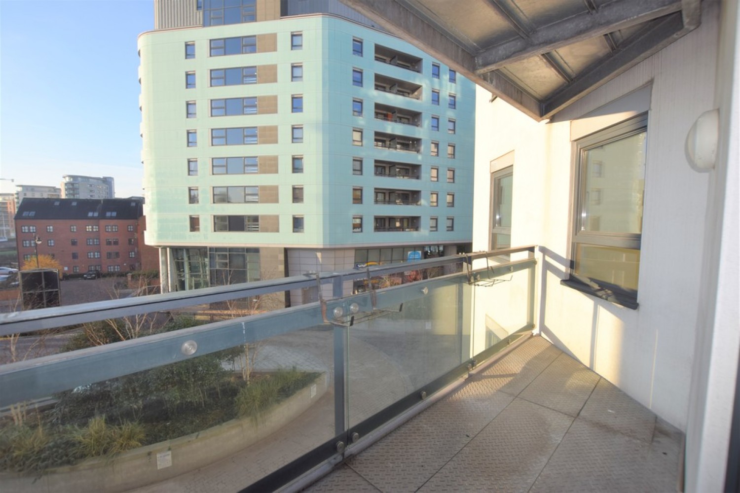 2 bedroom Flat for Sale The Gateway South, Marsh Lane