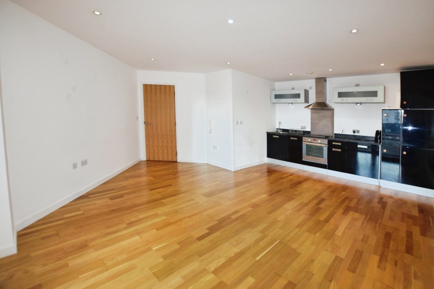 2 bedroom Flat for Sale The Gateway South, Marsh Lane