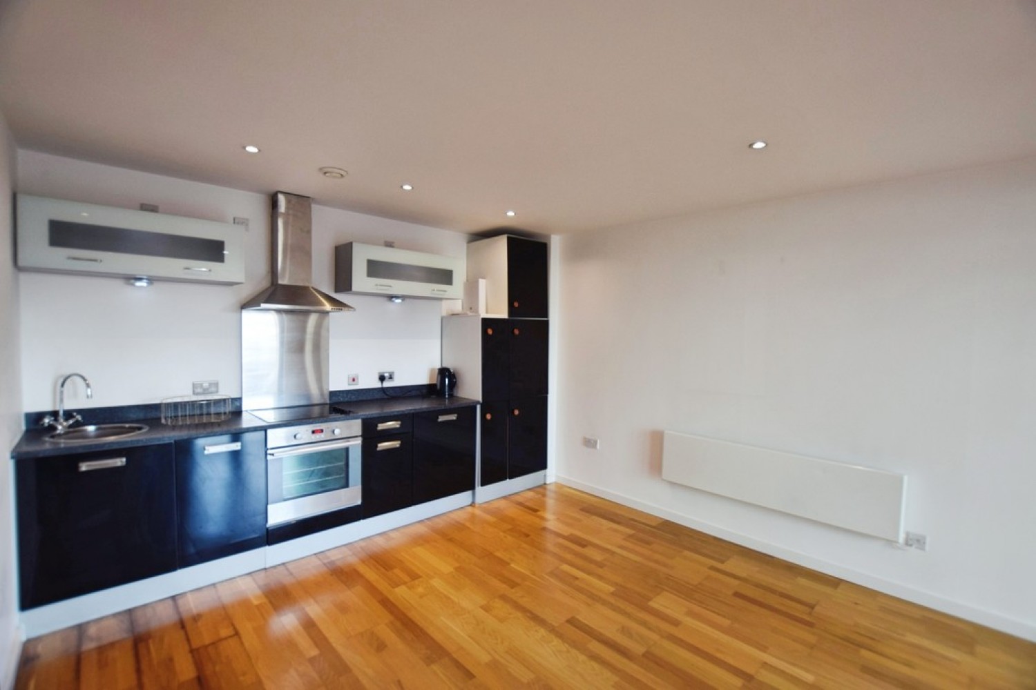 2 bedroom Flat for Sale The Gateway South, Marsh Lane