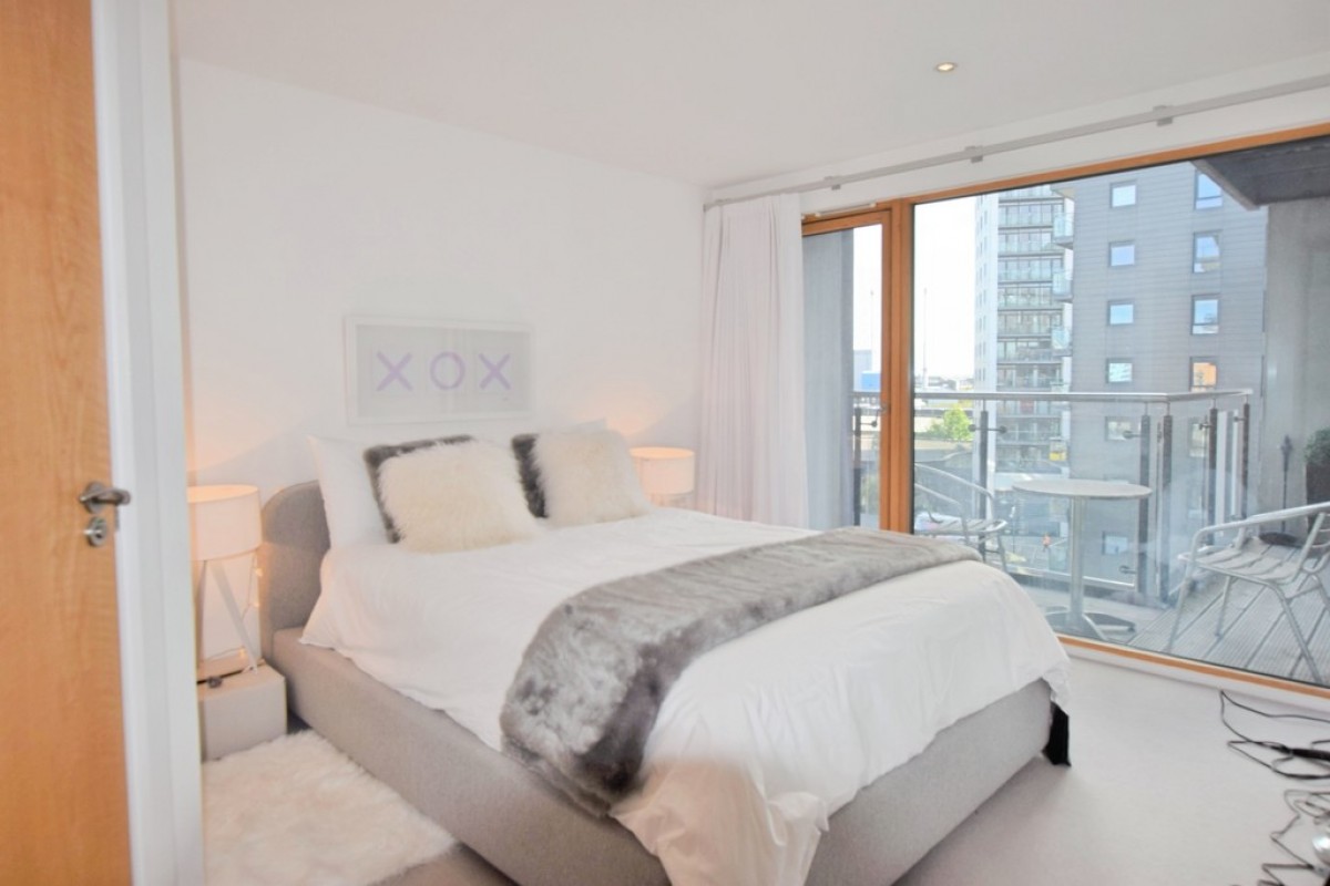 La Salle, Leeds Dock