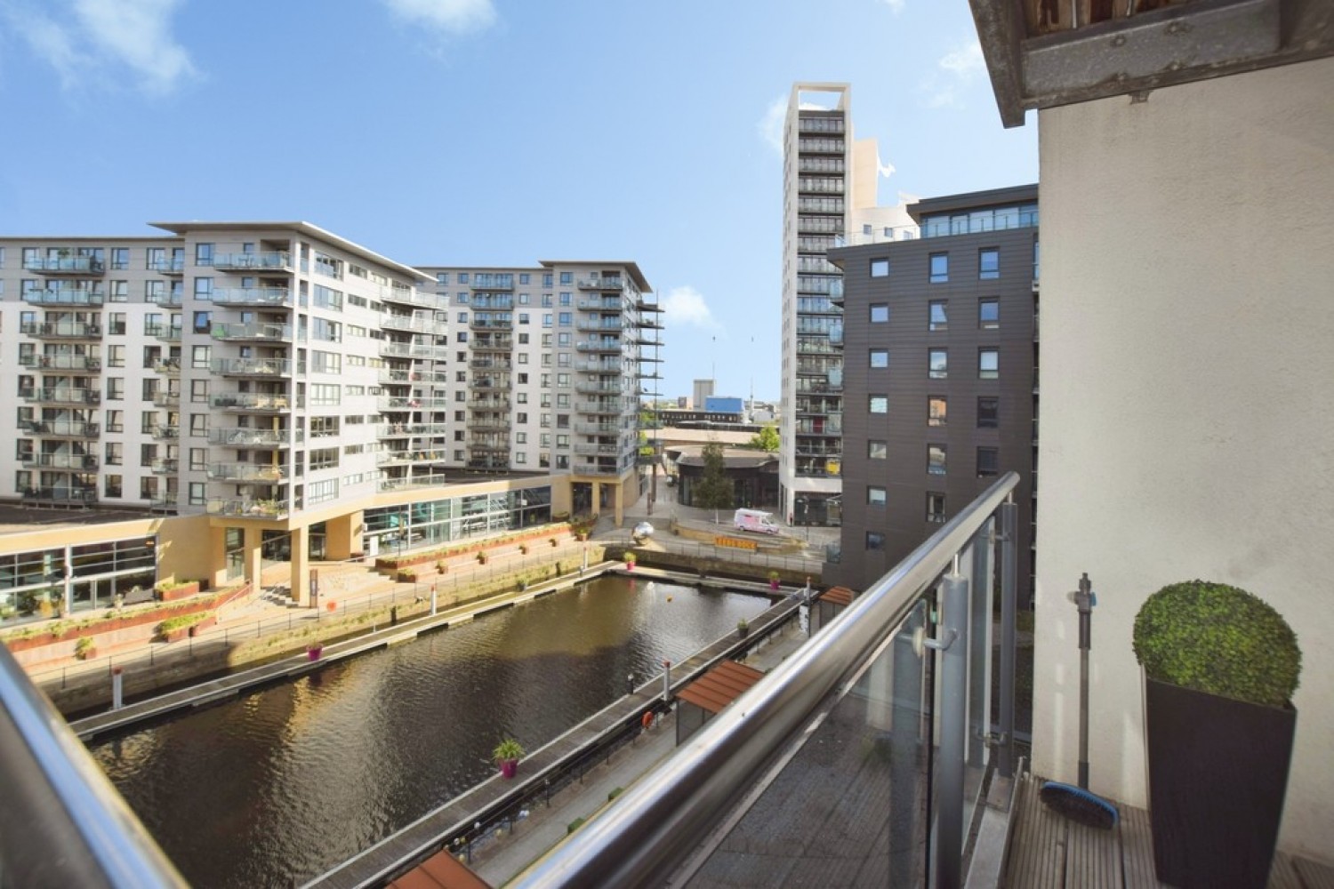 2 bedroom Flat for Sale La Salle, Leeds Dock