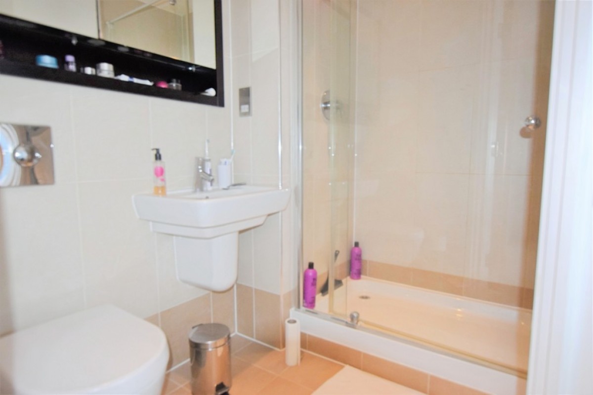 La Salle, Leeds Dock