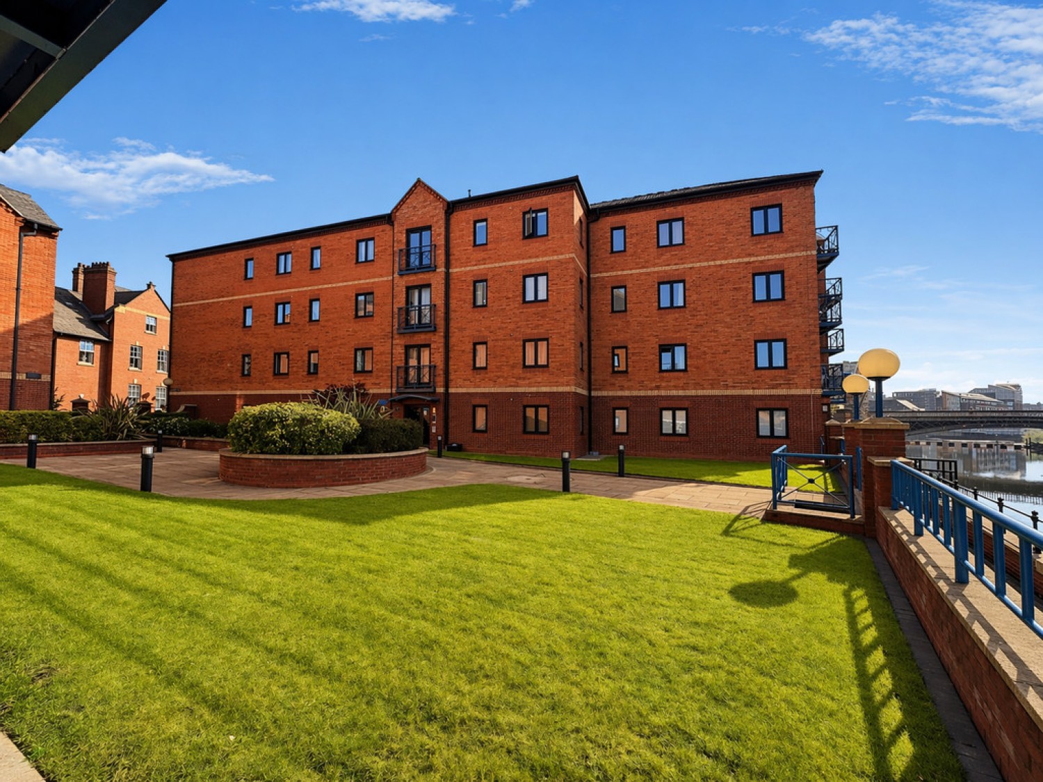 2 bedroom Flat for Letting Langtons Wharf, Leeds