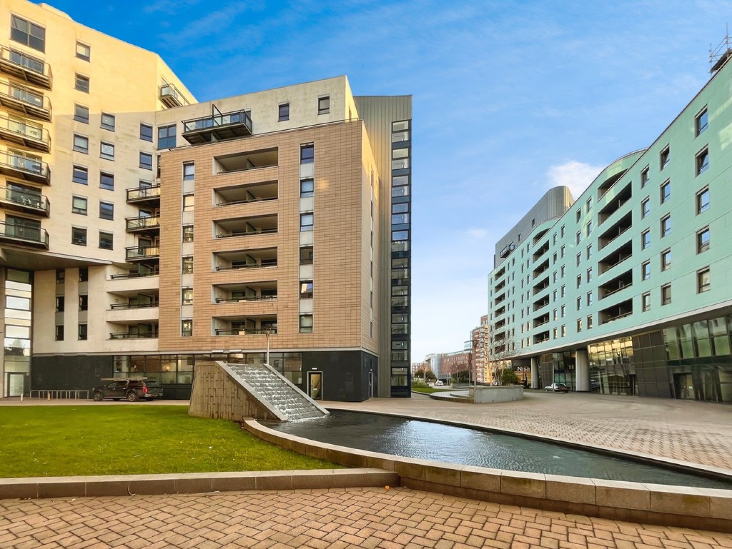 2 bedroom Flat for Sale The Gateway South