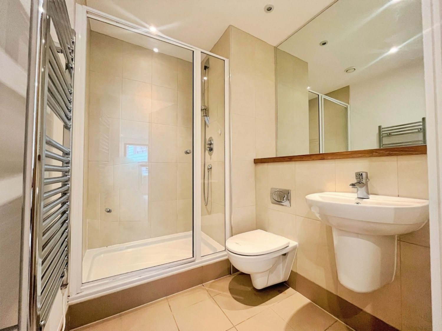 2 bedroom Flat for Sale The Gateway South