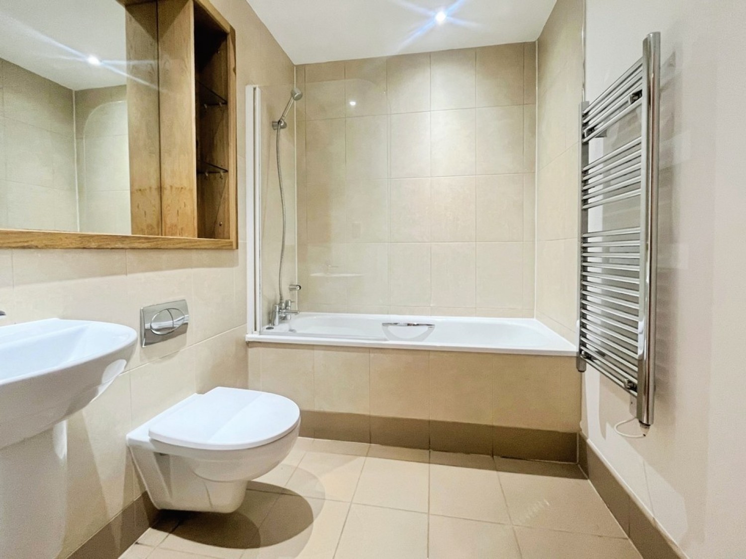 2 bedroom Flat for Sale The Gateway South