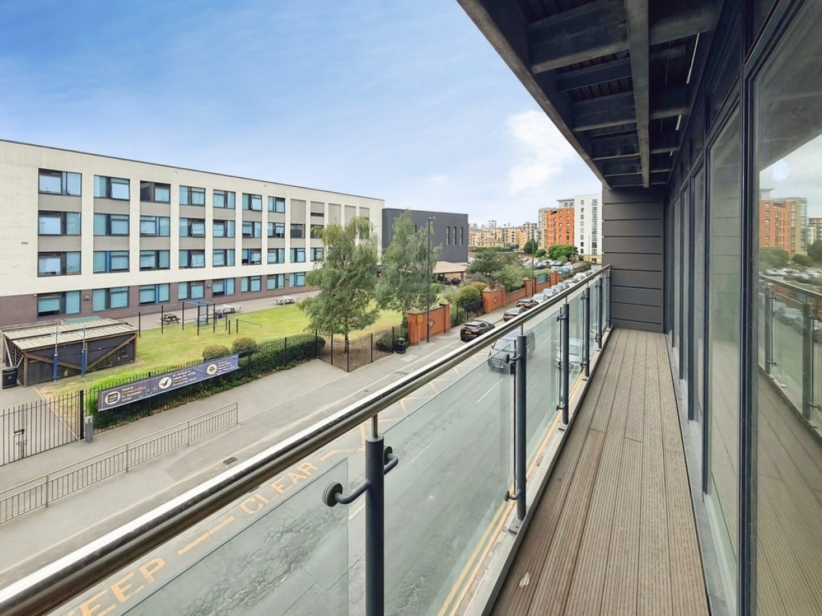 La Salle, Leeds Dock