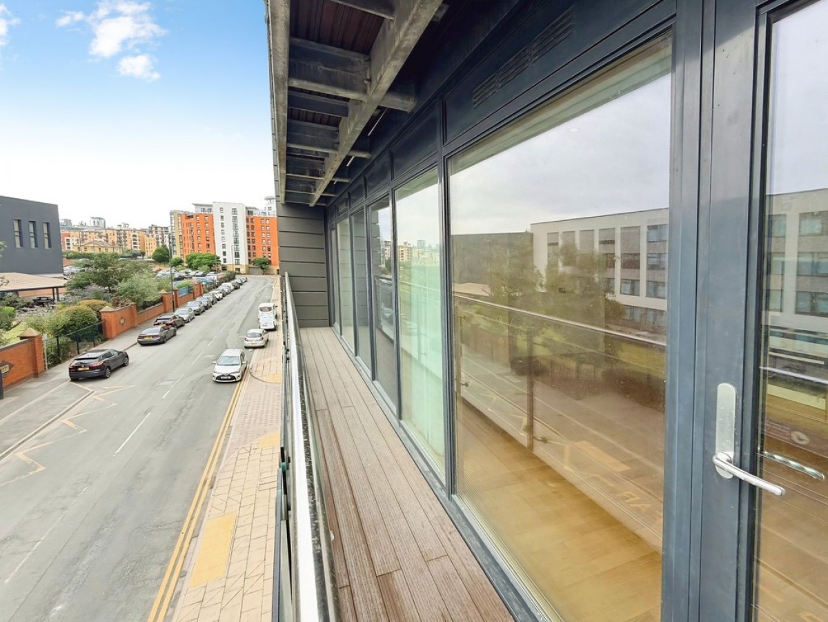 La Salle, Leeds Dock