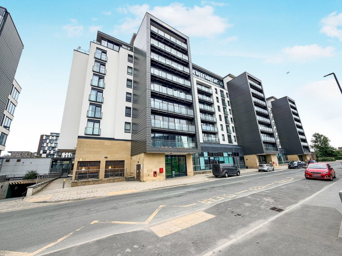 La Salle, Leeds Dock