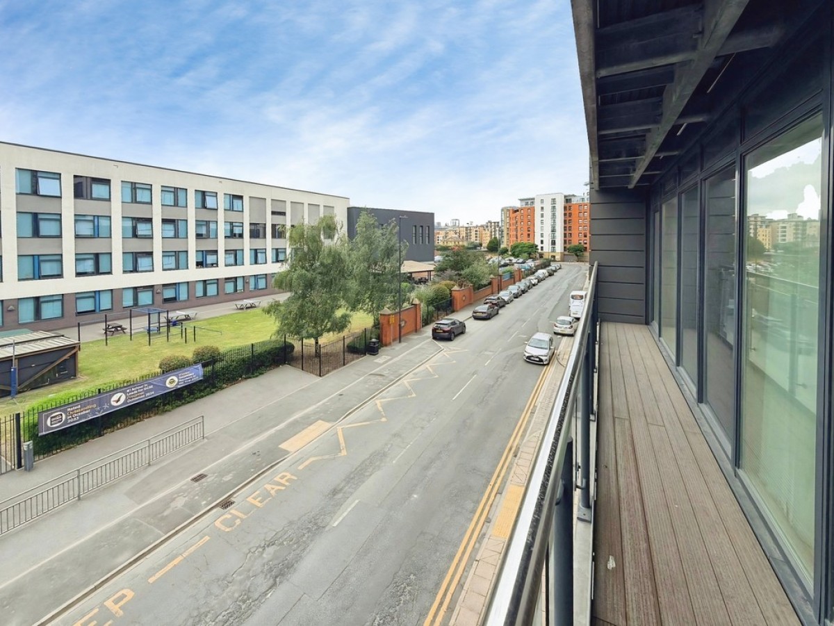 La Salle, Leeds Dock