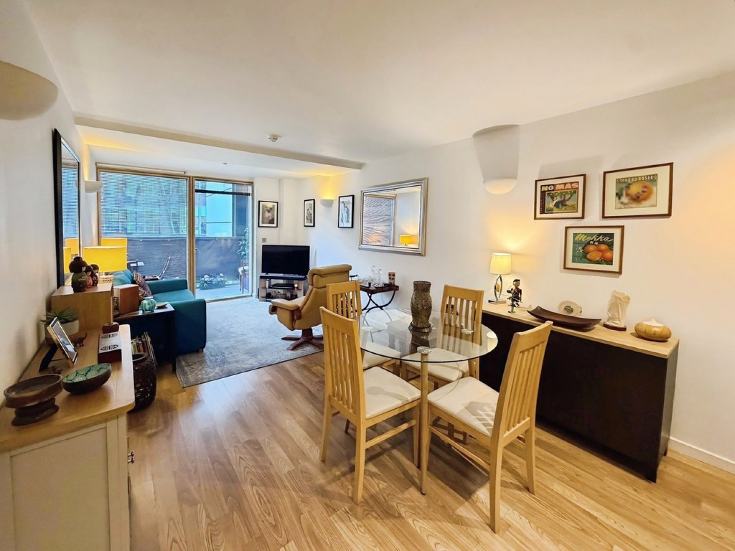 2 bedroom Flat for Sale West Point, Wellington Street