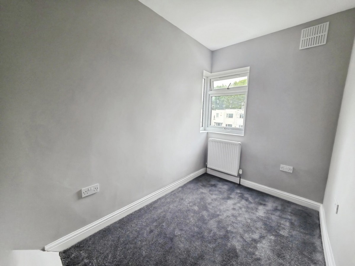 Riviera Gardens, Potternewton Lane