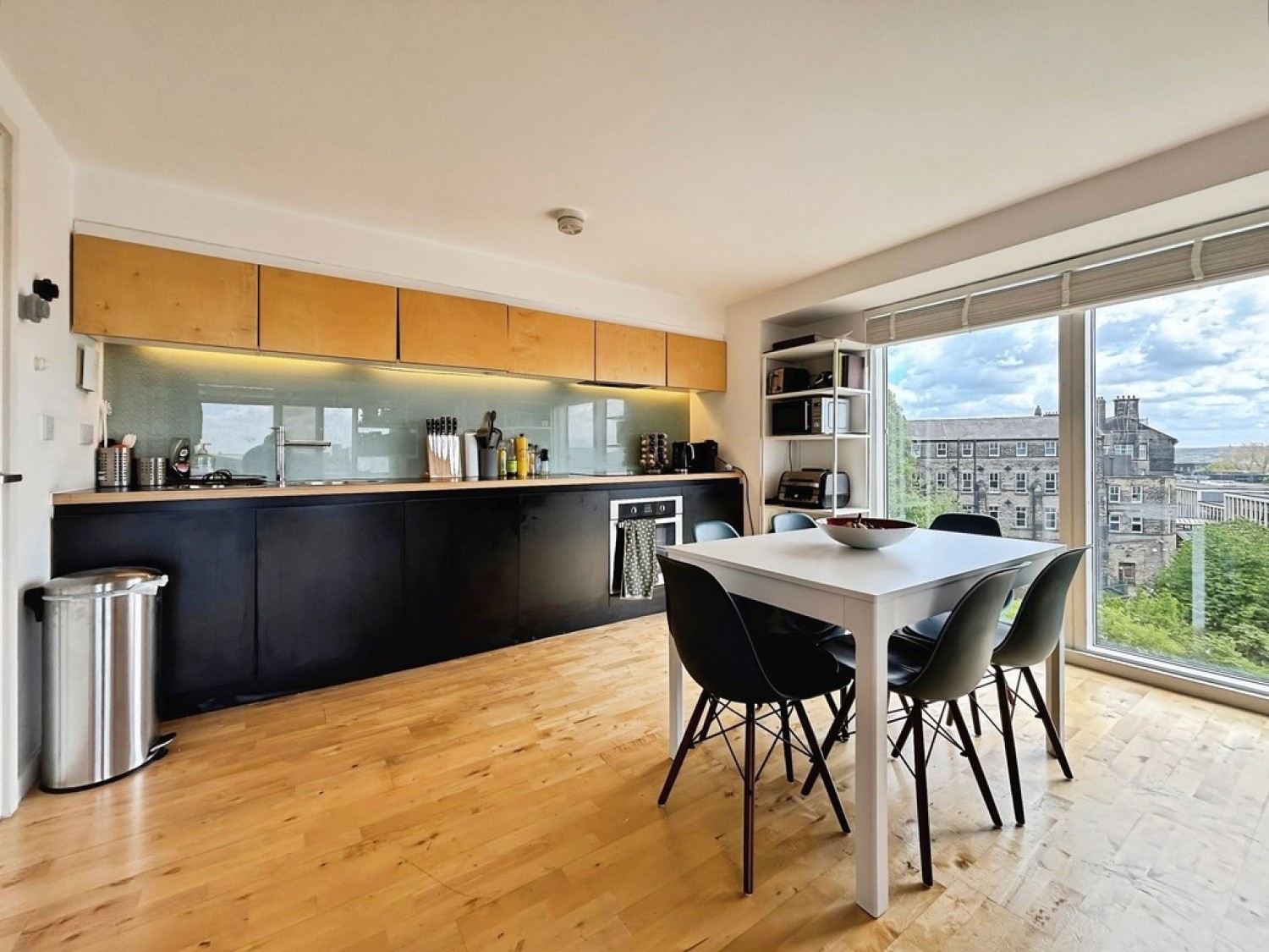 2 bedroom Flat for Sale Saxton, The Avenue