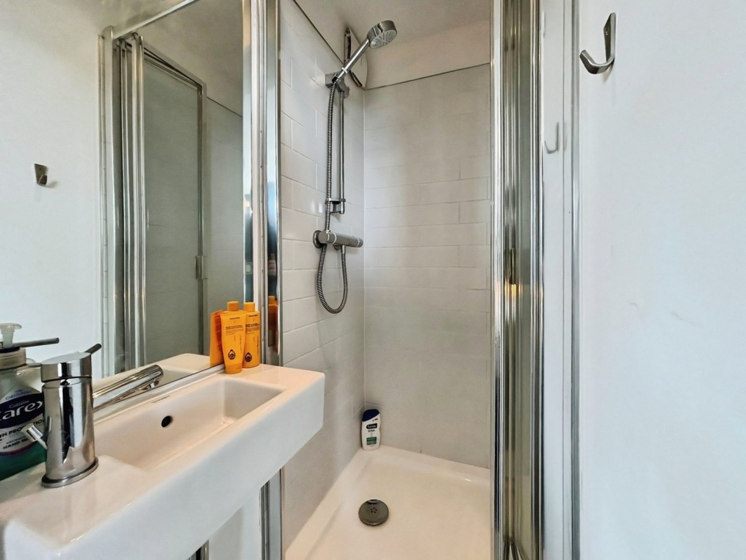 2 bedroom Flat for Sale Saxton, The Avenue