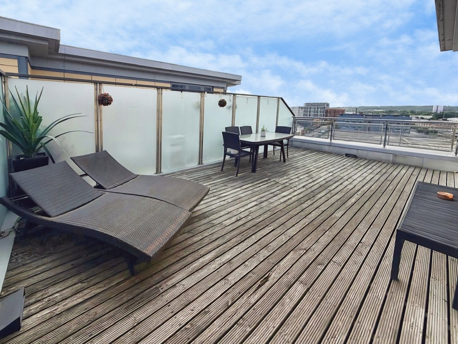 2 bedroom Flat for Sale Balmoral Place, Brewery Wharf