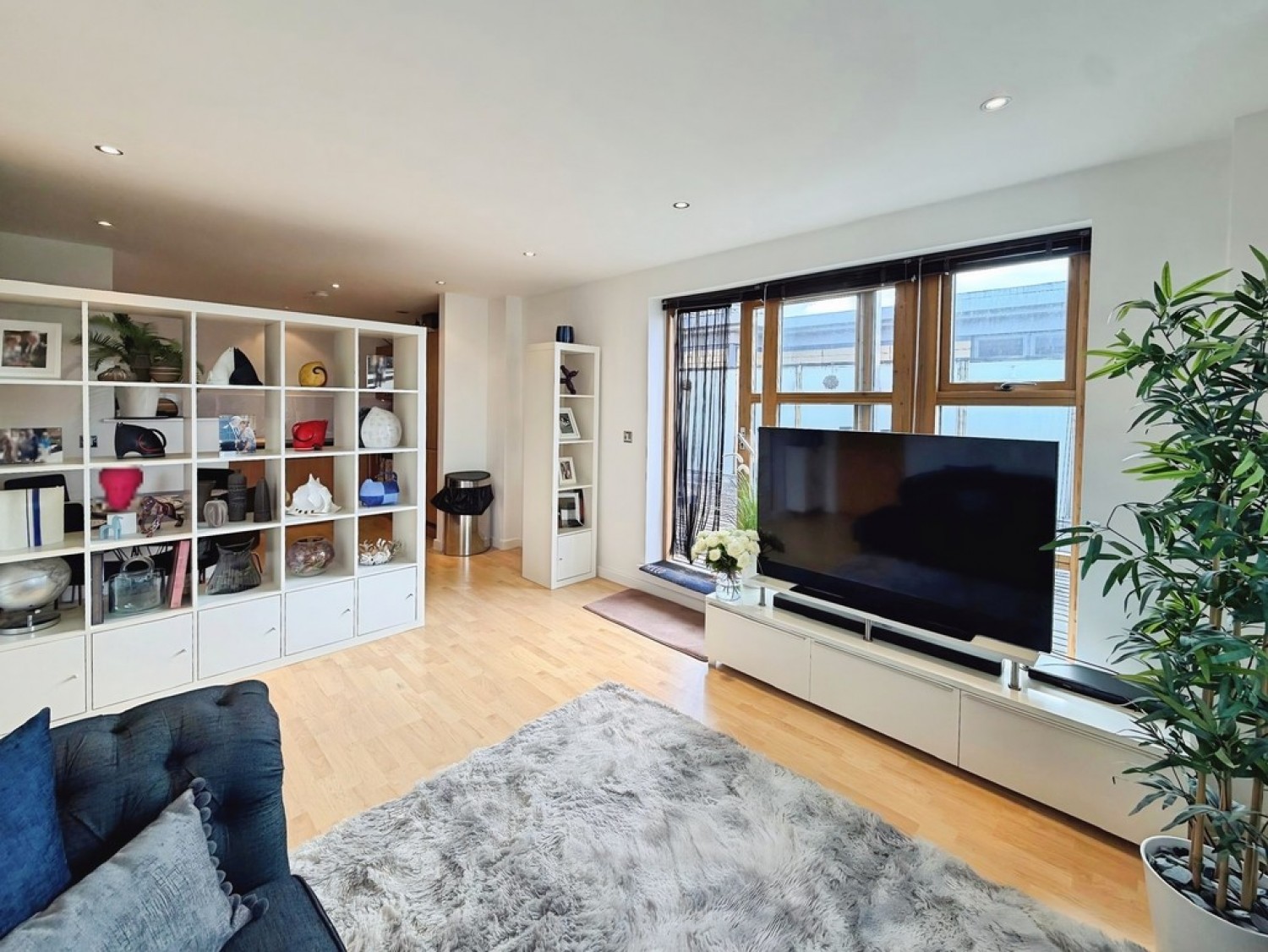 2 bedroom Flat for Sale Balmoral Place, Brewery Wharf