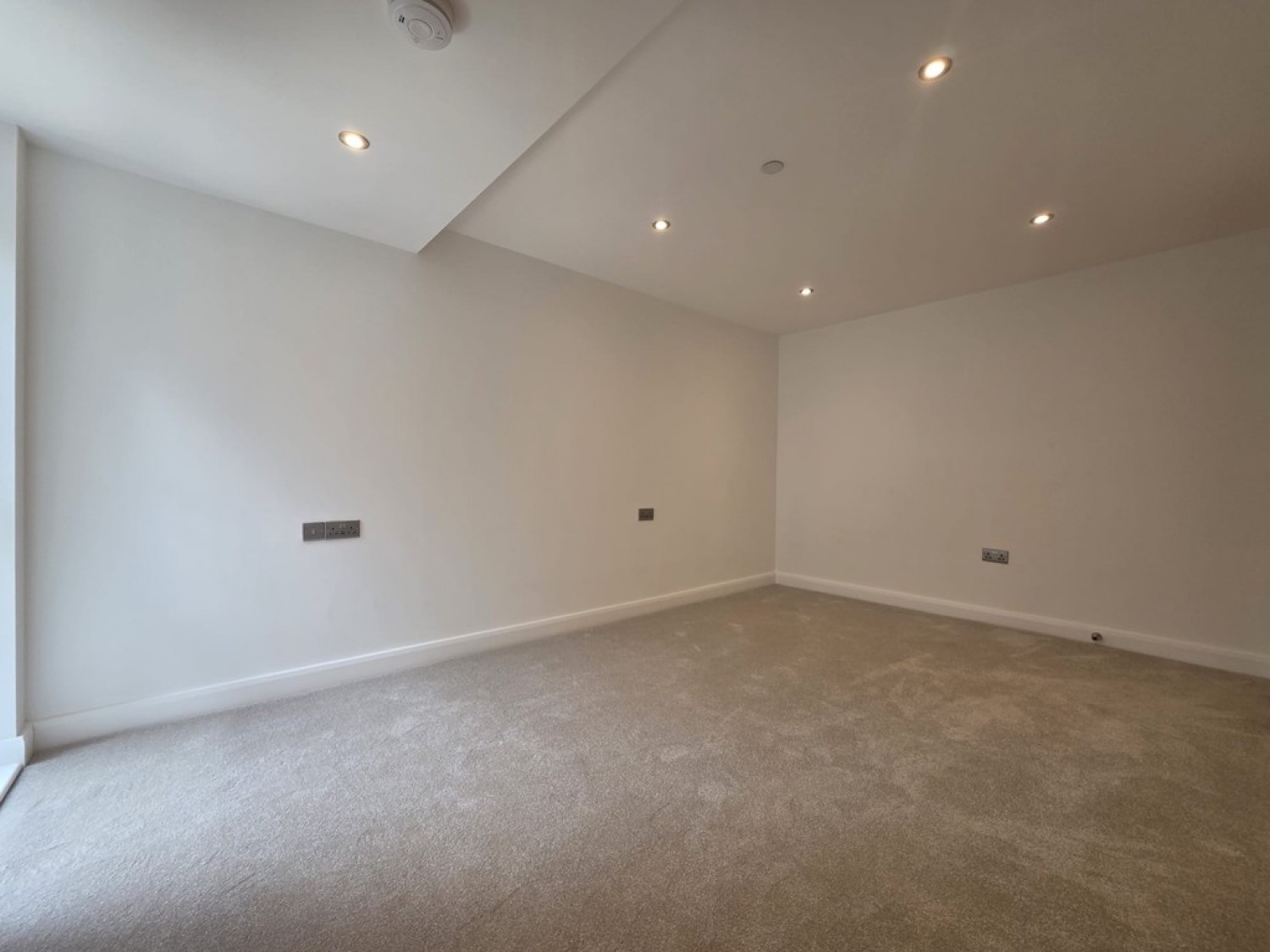 2 bedroom Flat for Letting The Mount, Richmond Hill Approach