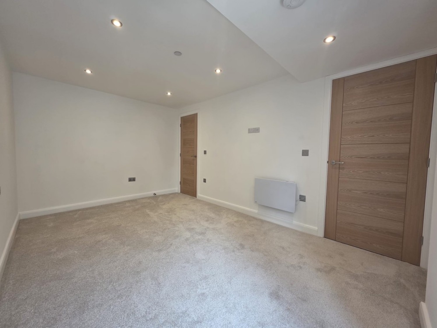 2 bedroom Flat for Letting The Mount, Richmond Hill Approach