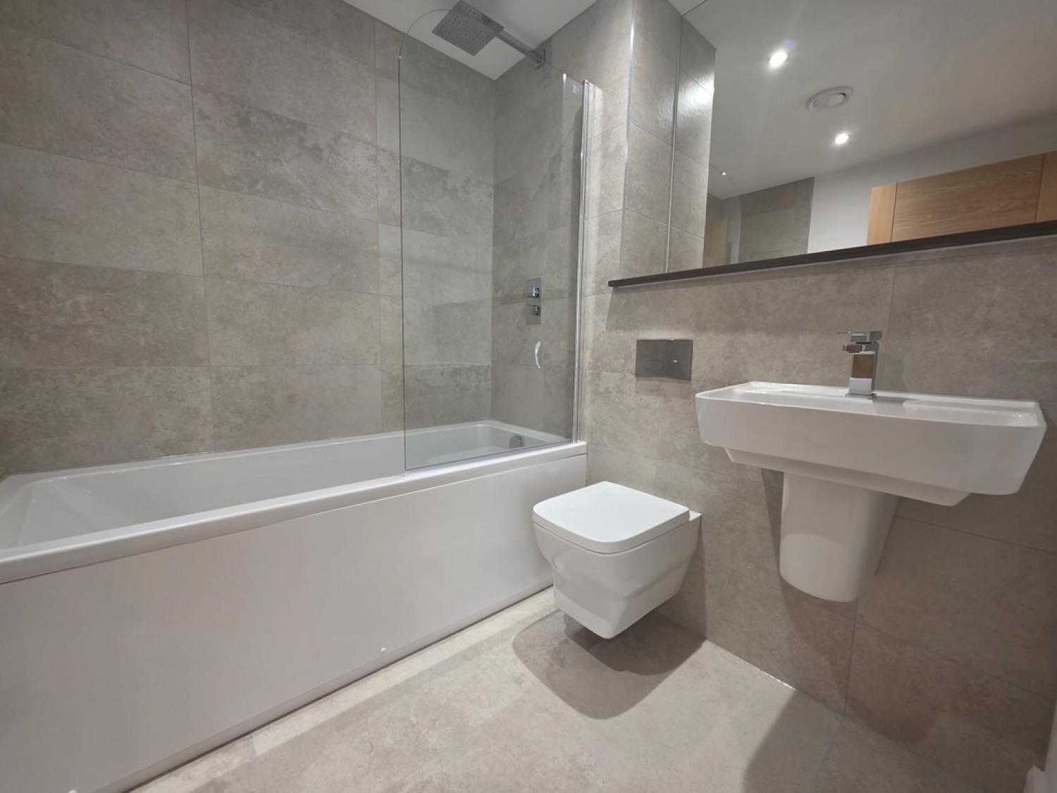 2 bedroom Flat for Letting The Mount, Richmond Hill Approach