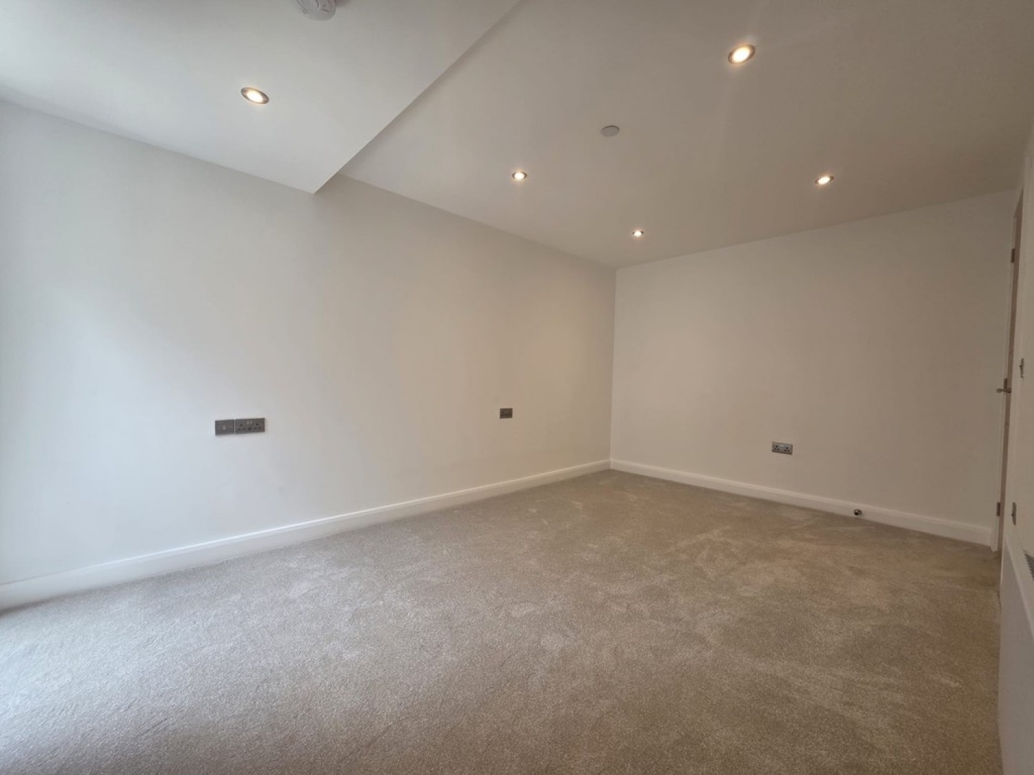2 bedroom Flat for Letting The Mount, Richmond Hill Approach