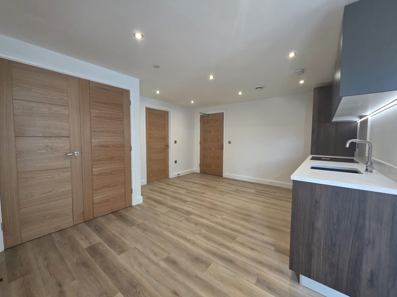2 bedroom Flat for Letting The Mount, Richmond Hill Approach