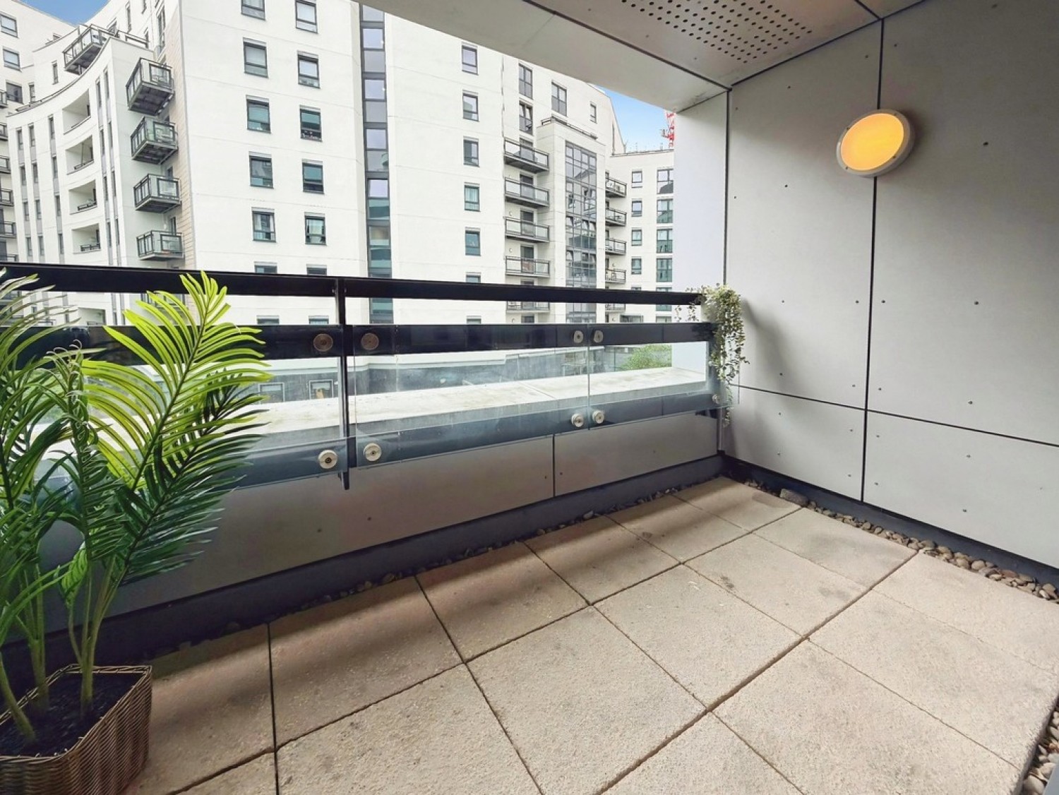 2 bedroom Flat for Sale The Gateway West