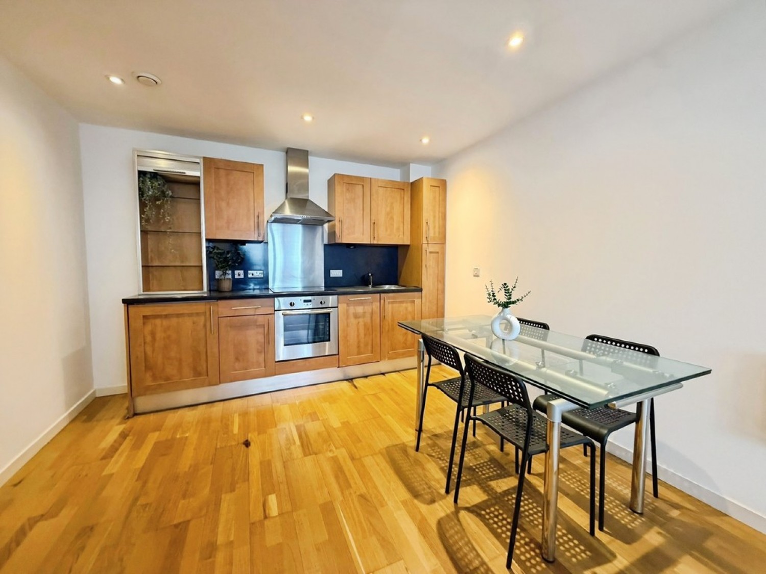 2 bedroom Flat for Sale The Gateway West
