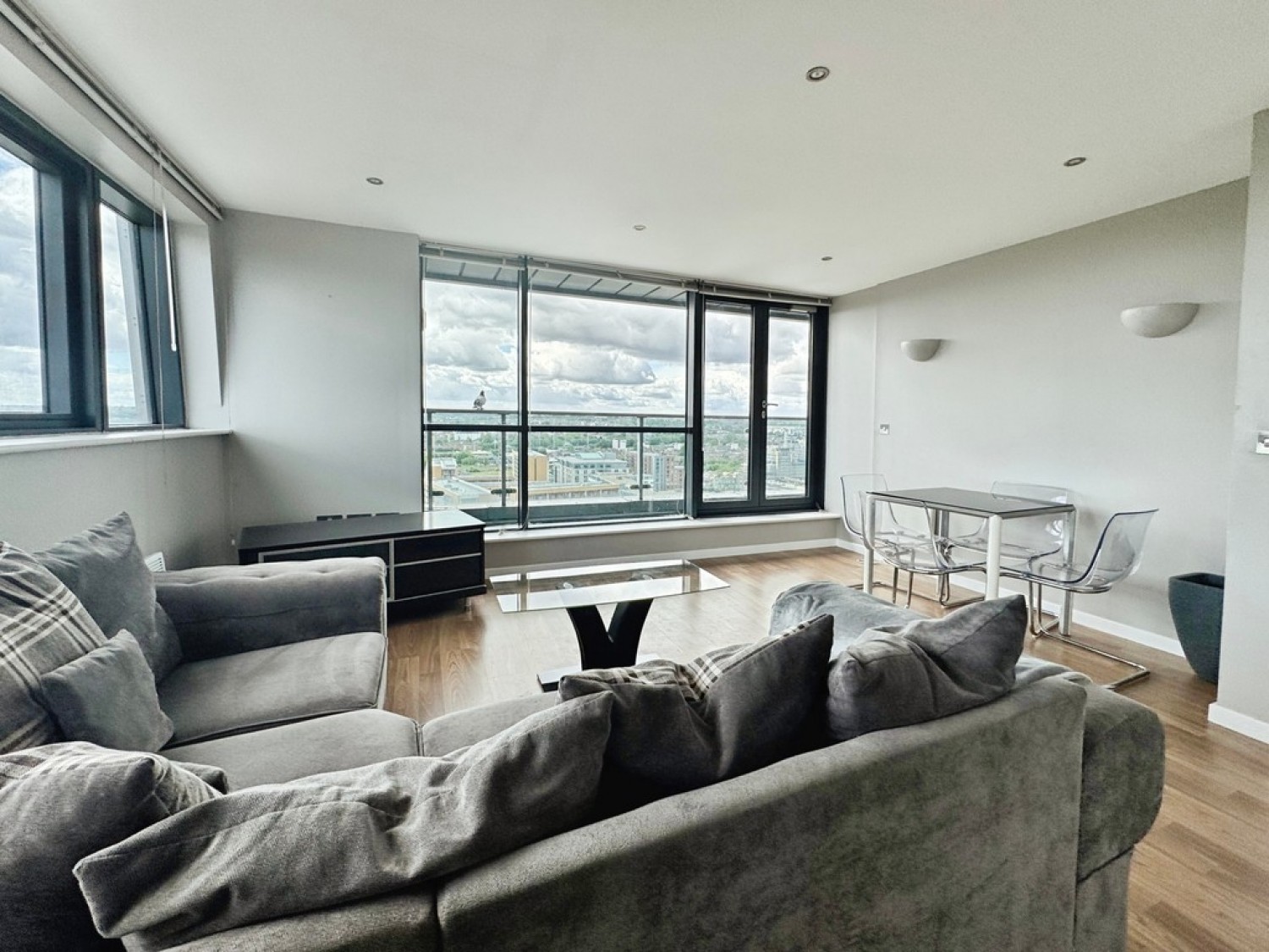 2 bedroom Flat for Letting Bridgewater Place, Water Lane