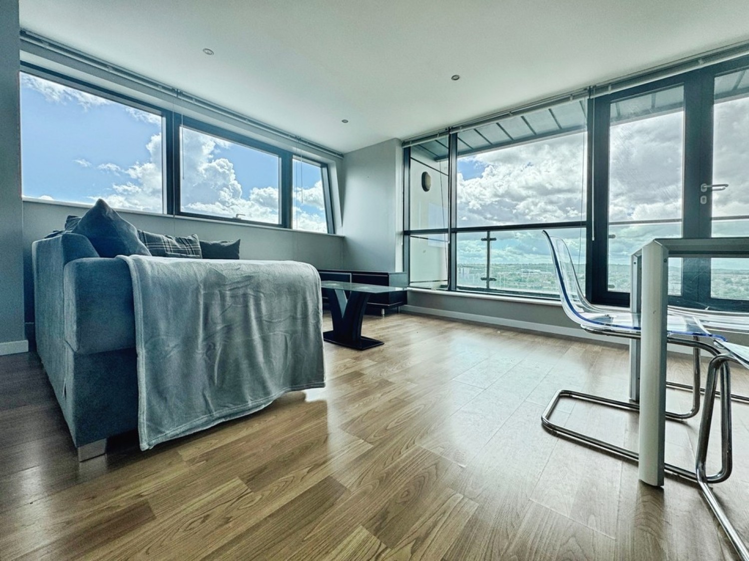 2 bedroom Flat for Letting Bridgewater Place, Water Lane