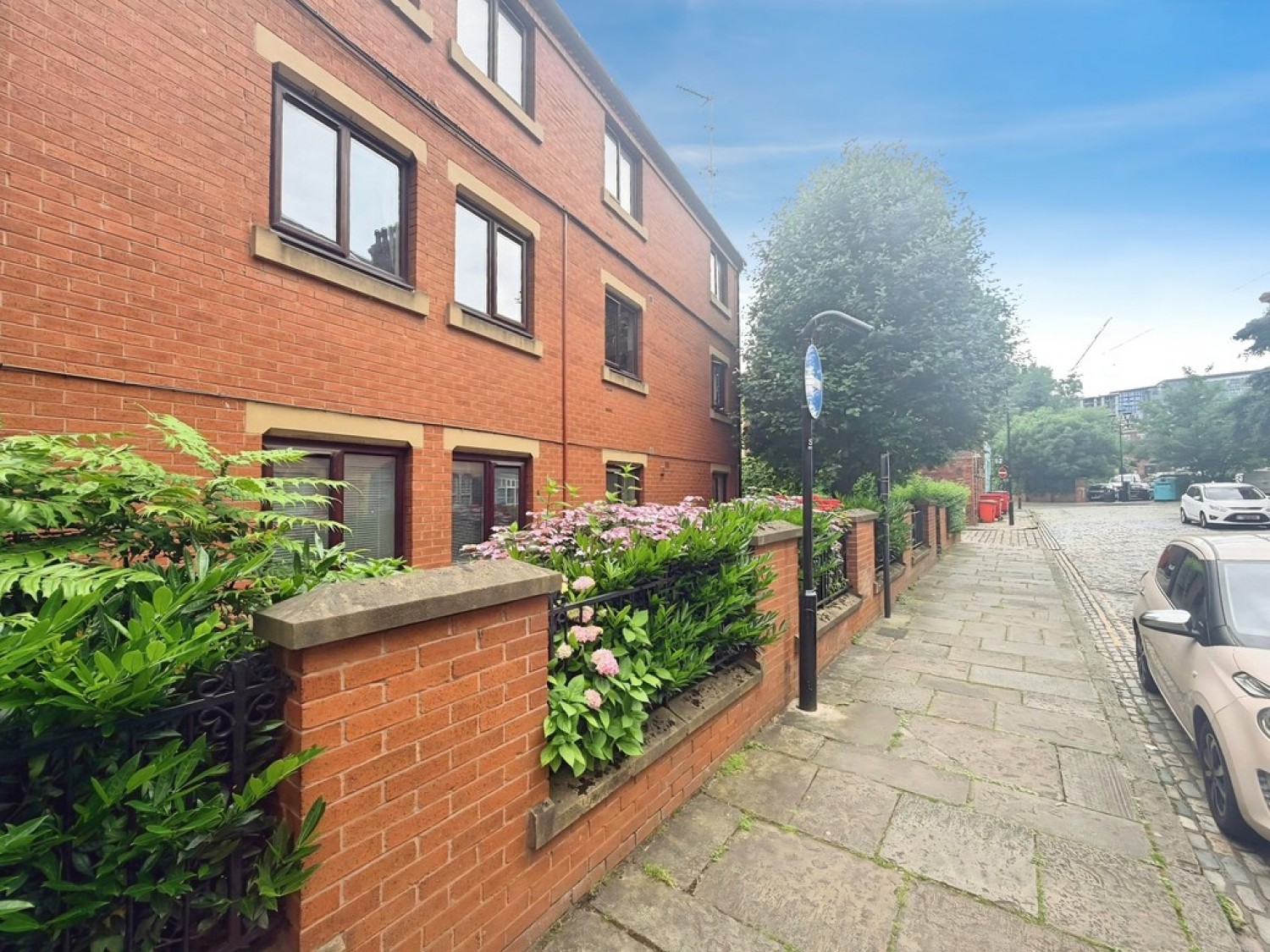 1 bedroom Flat for Sale Chantrell Court, LS2