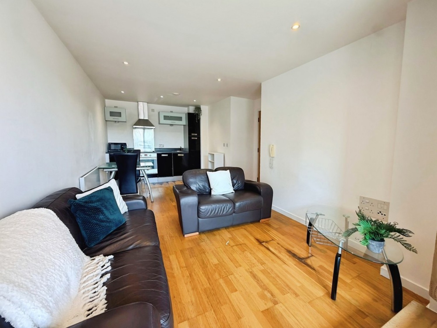 2 bedroom Flat for Letting The Gateway East, Marsh Lane